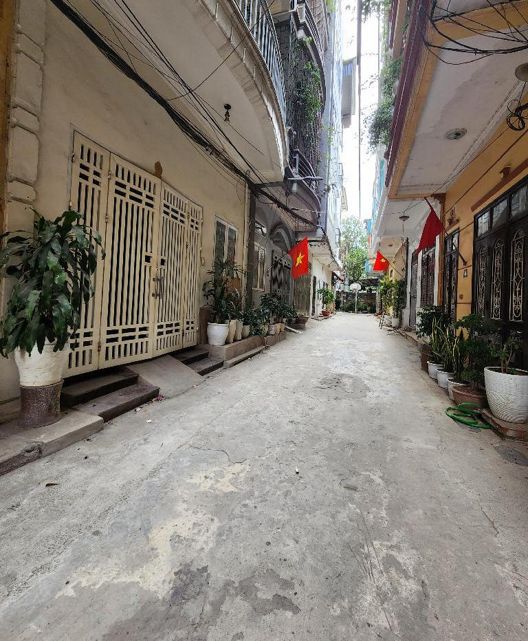 BẮC TỪ LIÊM - BÁN ĐẤT TẶNG NHÀ 3 TẦNG – LÔ GÓC, 3 THOÁNG - NGÕ THÔNG, Ô TÔ ĐỖ CỬA, VÀO NHÀ